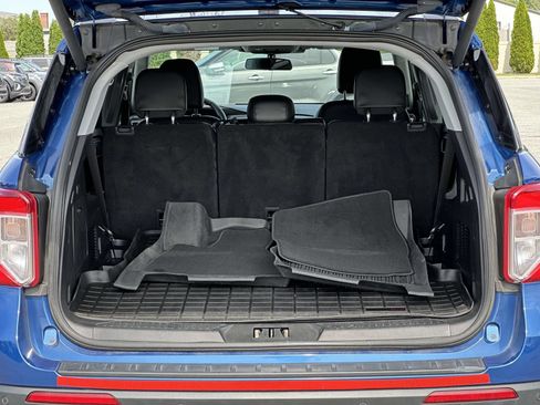 Used 2022 Ford Explorer XLT w/ Equipment Group 202A AWD/4WD image 15