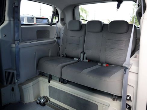 Used 2008 Chrysler Town & Country Touring image 18