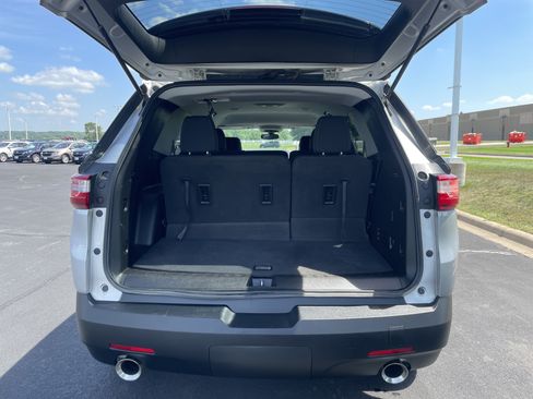 Used 2021 Chevrolet Traverse LS AWD/4WD image 22