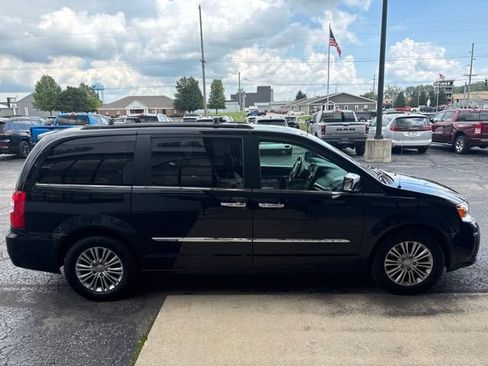 Used 2015 Chrysler Town & Country Touring-L w/ Driver Convenience Group FWD image 7