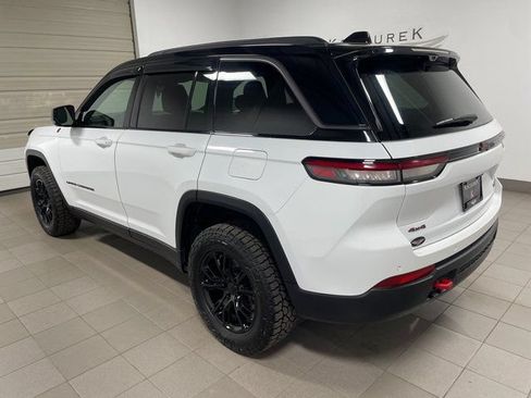 Used 2022 Jeep Grand Cherokee Trailhawk w/ Advanced Protech Group II AWD/4WD image 4