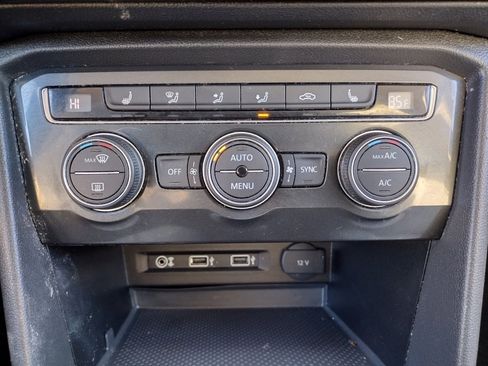 Used 2018 Volkswagen Tiguan SEL image 4