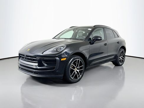 Used 2022 Porsche Macan w/ Premium Package Plus AWD/4WD image 4