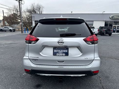 Used 2017 Nissan Rogue SV image 4
