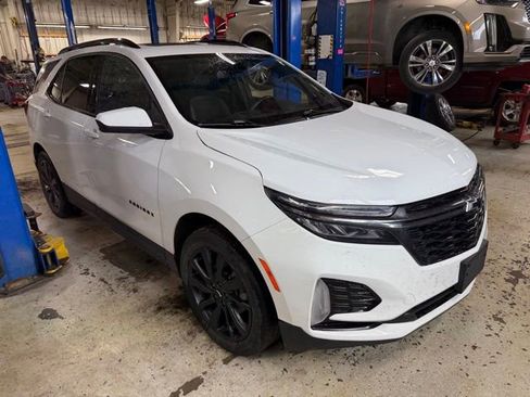 Used 2023 Chevrolet Equinox RS AWD/4WD image 2