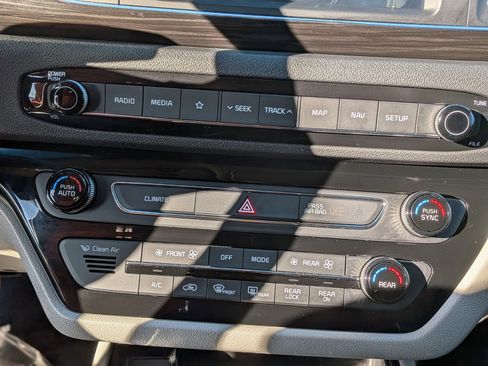 Used 2020 Kia Sedona SX image 30