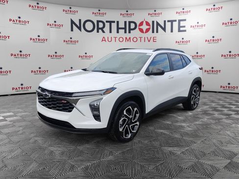 New 2025 Chevrolet Trax RS w/ Sunroof Package image 2