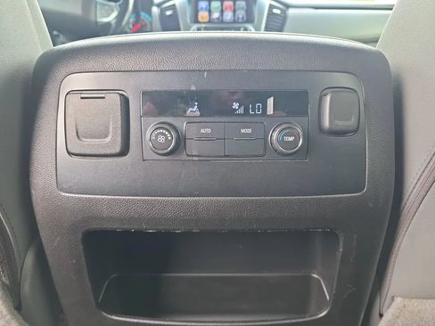 Used 2017 Chevrolet Suburban LT AWD/4WD image 43