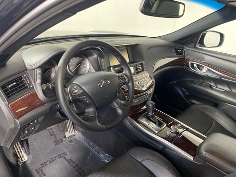 Used 2017 INFINITI Q70 3.7 w/ Technology Package AWD/4WD image 11