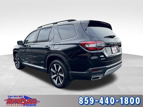 Used 2025 Honda Pilot Touring image 2