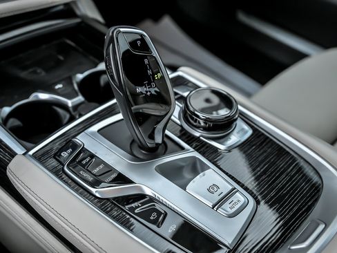 Used 2022 BMW 750i xDrive w/ Executive Package AWD/4WD image 50