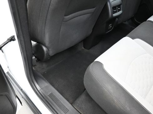 Used 2019 Chevrolet Equinox LT image 16