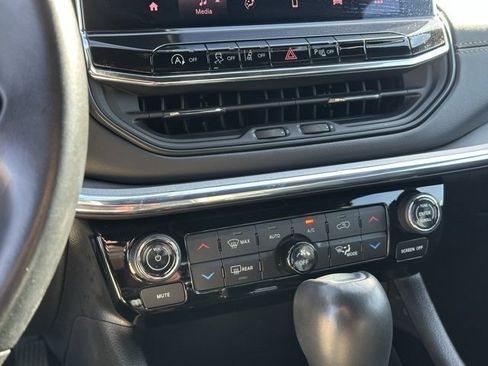 Used 2022 Jeep Compass Limited image 10