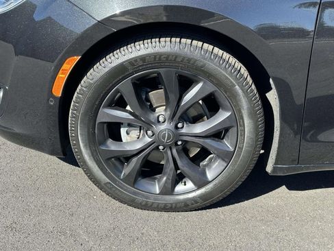 Used 2020 Chrysler Pacifica Limited w/ Advanced Safetytec Group image 32