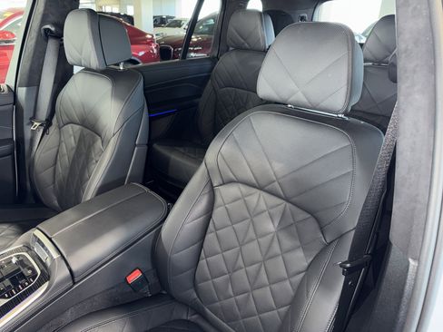 Used 2025 BMW X7 xDrive40i w/ M Sport Package image 34
