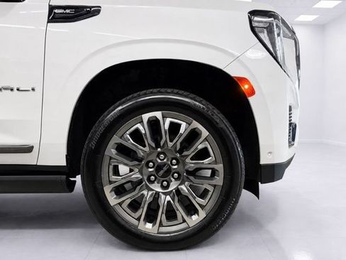 Used 2023 GMC Yukon Denali Ultimate AWD/4WD image 8