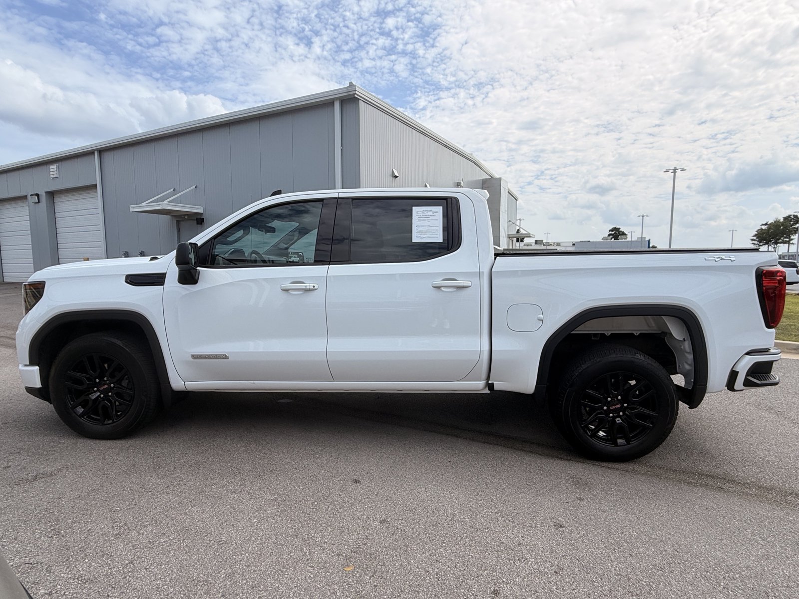 Used 2024 GMC Sierra 1500 Elevation AWD/4WD image 9