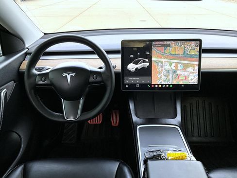 Used 2021 Tesla Model Y Long Range AWD/4WD image 12