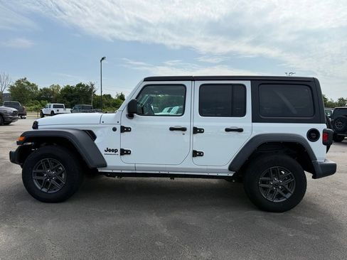 Used 2024 Jeep Wrangler Unlimited Sport AWD/4WD image 4