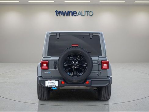 Used 2023 Jeep Wrangler Unlimited Sahara w/ Cold Weather Group image 4