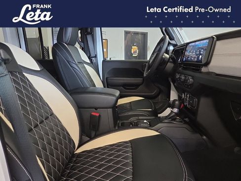 Used 2024 Jeep Wrangler Unlimited w/ Convenience Group AWD/4WD image 19