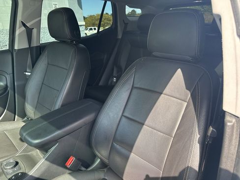 Used 2020 GMC Terrain SLT image 16