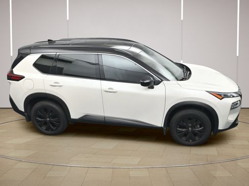 Certified 2023 Nissan Rogue SV w/ SV Premium B Package FWD image 33