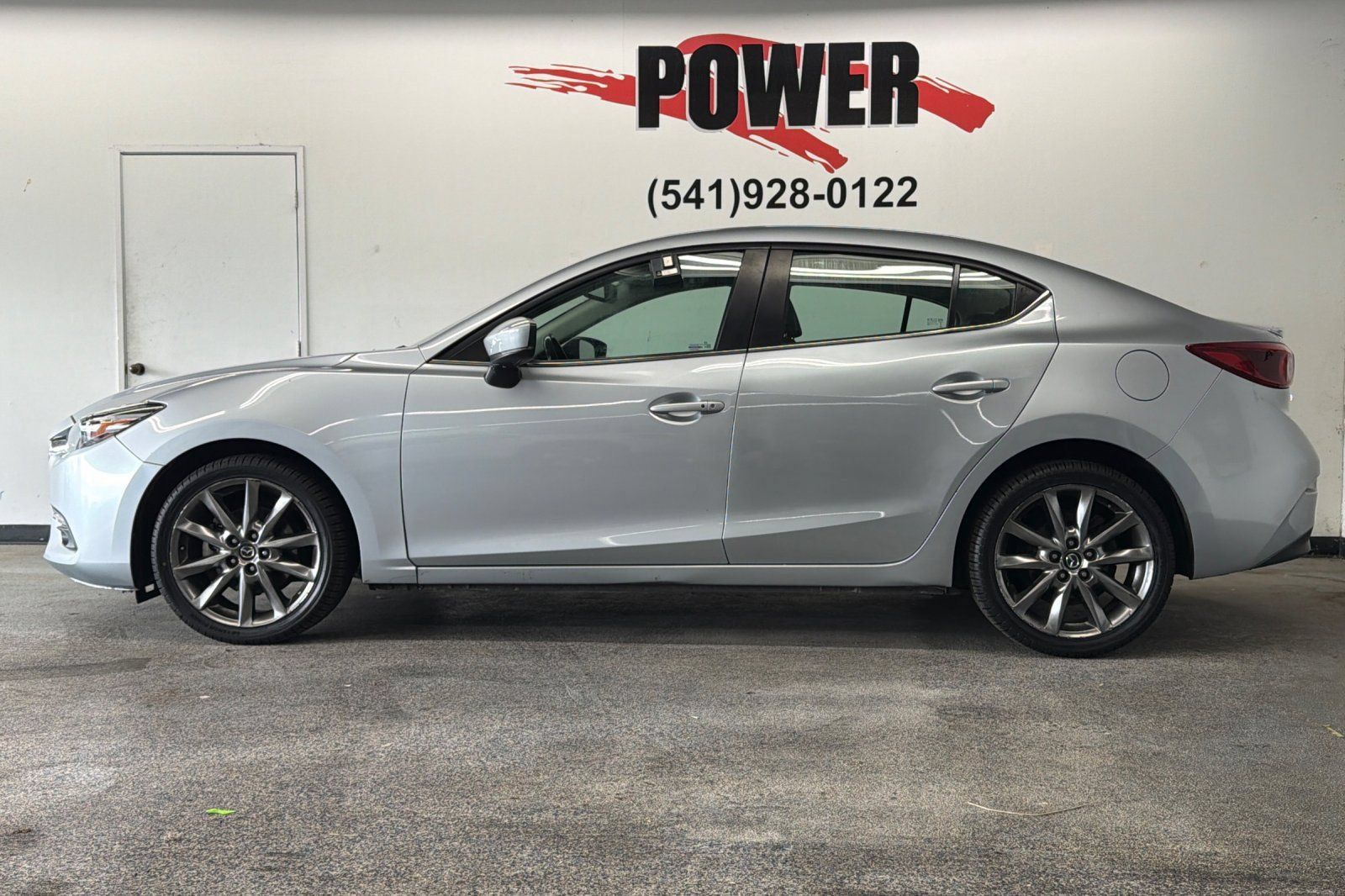 Used 2018 MAZDA MAZDA3 Grand Touring w/ Premium Equipment Package FWD image 6