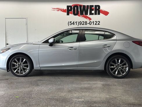 Used 2018 MAZDA MAZDA3 Grand Touring w/ Premium Equipment Package FWD image 6