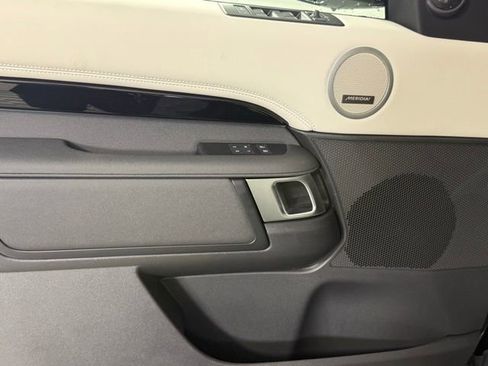 Certified 2025 Land Rover Discovery S image 11