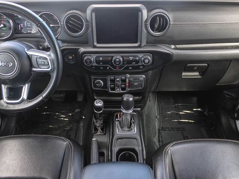 Used 2022 Jeep Wrangler Unlimited Sahara image 13