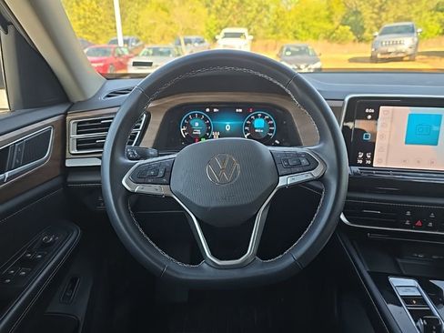 Used 2024 Volkswagen Atlas SE image 17