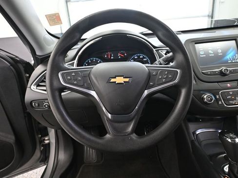 Used 2017 Chevrolet Malibu LT FWD image 25