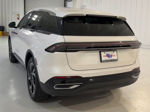Used 2024 Lincoln Nautilus Premier AWD/4WD image 8