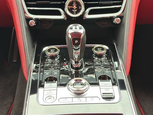 Certified 2022 Bentley Flying Spur V8 AWD/4WD image 19