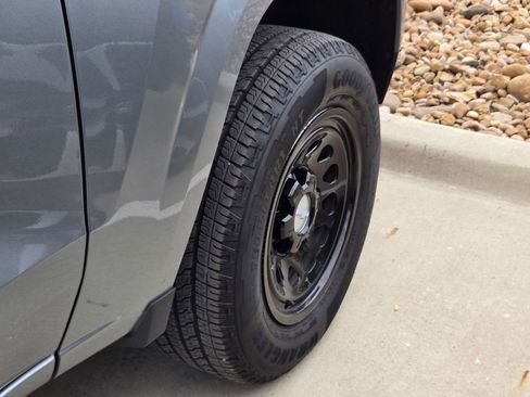 Used 2024 Chevrolet Colorado W/T RWD image 6