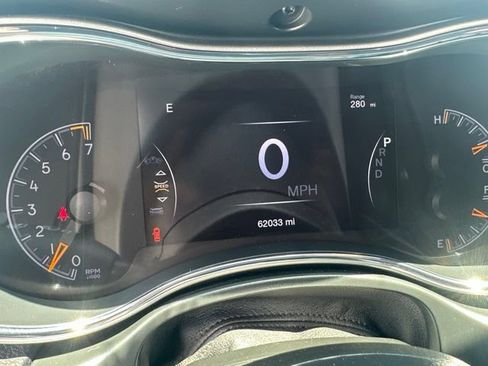 Used 2020 Jeep Grand Cherokee Altitude RWD image 7