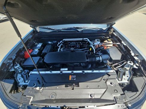 Used 2024 Chevrolet Colorado LT RWD image 29