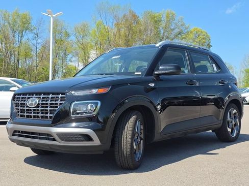 Used 2026 Hyundai Venue SEL FWD image 12