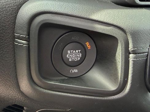 Used 2025 Jeep Gladiator Rubicon image 17