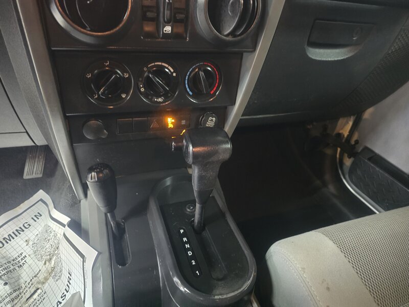 Used 2007 Jeep Wrangler Unlimited Sahara AWD/4WD image 18