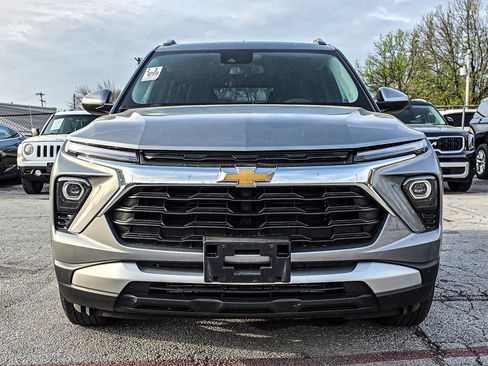 Used 2025 Chevrolet TrailBlazer LT w/ Driver Confidence Package image 2