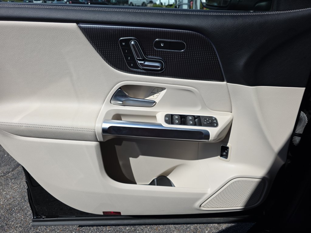 Certified 2022 Mercedes-Benz GLB 250 4MATIC image 19
