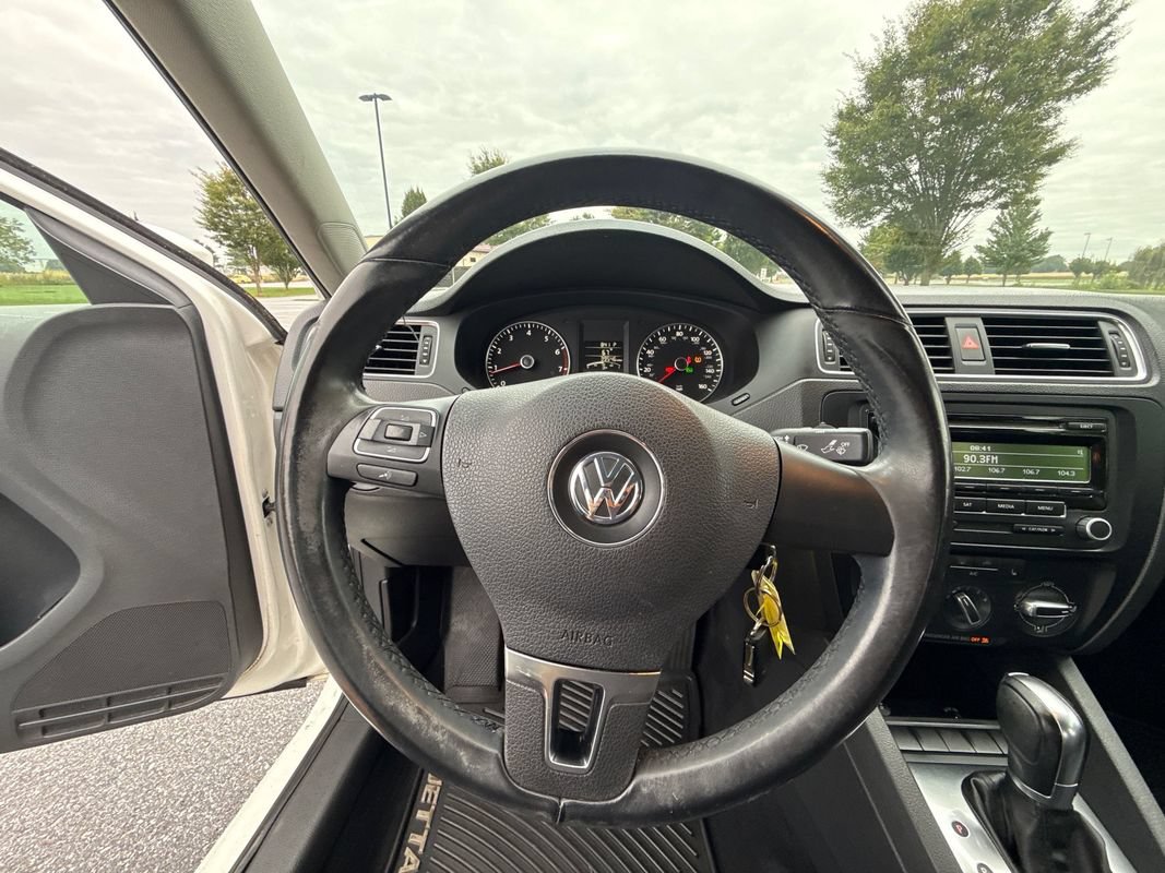 Used 2013 Volkswagen Jetta SE FWD image 19