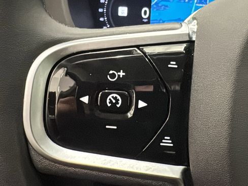 Certified 2025 Volvo XC60 B5 Plus AWD/4WD image 13