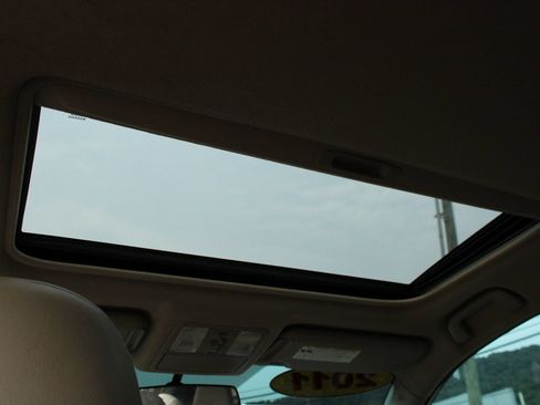 Used 2011 Toyota RAV4 Limited w/ Limited Extra Value Pkg AWD/4WD image 21
