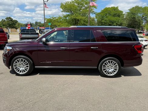 Used 2024 Ford Expedition Max Platinum AWD/4WD image 2