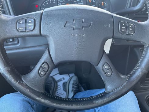 Used 2004 Chevrolet Avalanche Z71 w/ Sun And Sound Package image 12