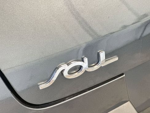 Used 2020 Kia Soul S FWD image 10