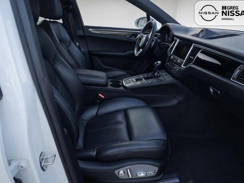Used 2023 Porsche Macan AWD/4WD image 10